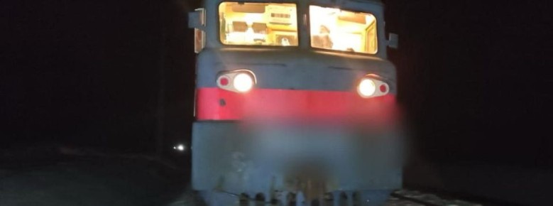 В Одессе сидевшего на рельсах мужчину переехал поезд