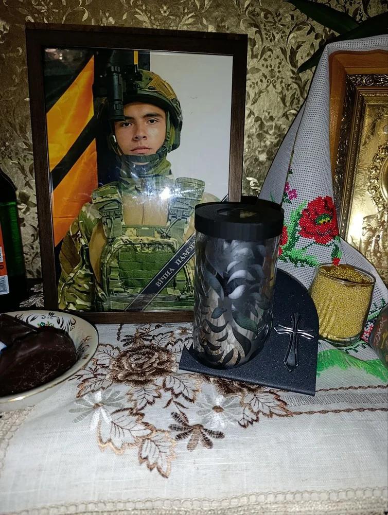 "Сержанты заставляли есть с пола и пить соленую воду"