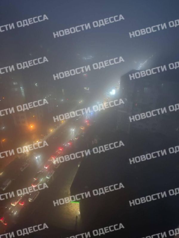 В Одессе возле ЖК "Острова" люди перекрыли дорогу из-за отсутствия света