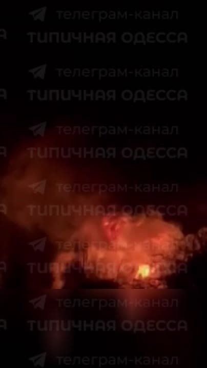 В Одессе после налёта дронов горит подстанция