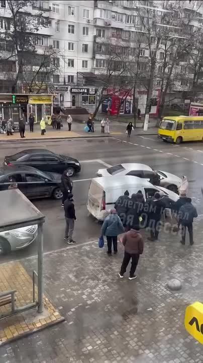 Юрий Котенок: Кадры из Одессы, где очередная попытка "могилизации" переросла в массовую драку