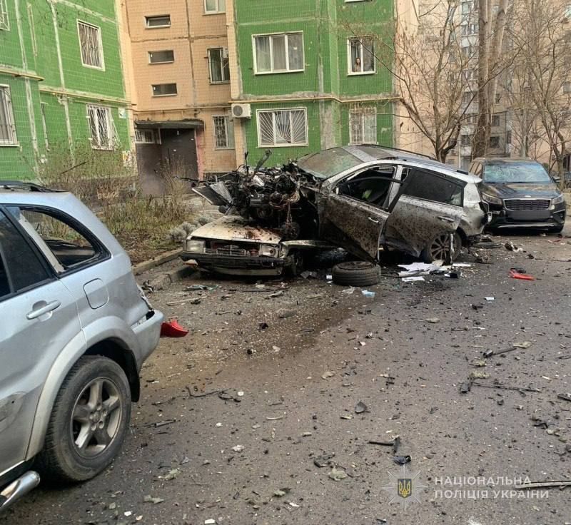 Сегодня в 07:49 на ул. Академика Королева в Одессе "некто" взорвал машину, пострадал "некий" 56 летний мужчина, полковник ВСУ