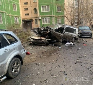 Сегодня в 07:49 на ул. Академика Королева в Одессе "некто" взорвал машину, пострадал "некий" 56 летний мужчина, полковник ВСУ