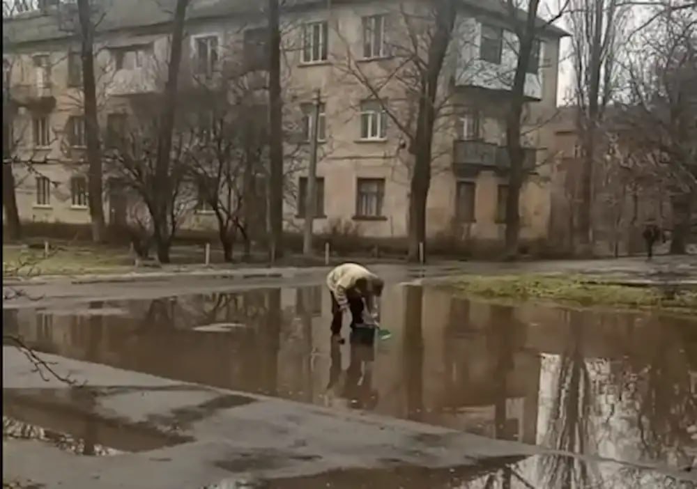 Жители Одесской области вынуждены набирать воду из луж