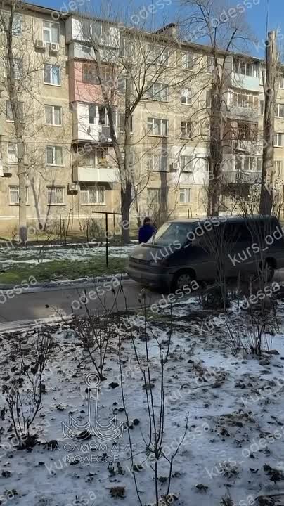 Одесса, район Маршала Жукова! Здесь живут настоящие соседи — одни из лучших в городе! Сегодня они показали, что такое единство: дружно и решительно выгнали преступную организацию ТЦК из своего двора