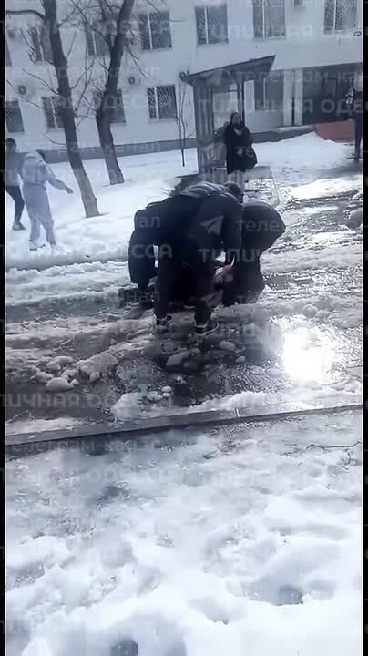 Есть много вызовов с ТЦК, но также есть много дезинформации, много ИИ. Россияне сделали все, чтобы сделать это слово как можно более токсичным, — Зеленский