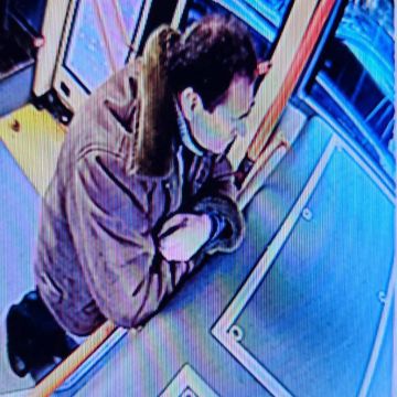 В Одессе в автобусах мужик трётся об девушек и дрюкает писюн