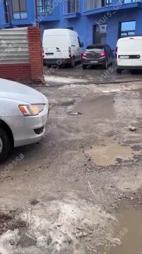 Тот случай, когда асфальт растаял вместе со снегом