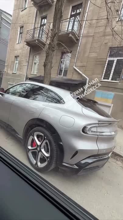 В Одессе запреты на парковку не распространяются на электрокары