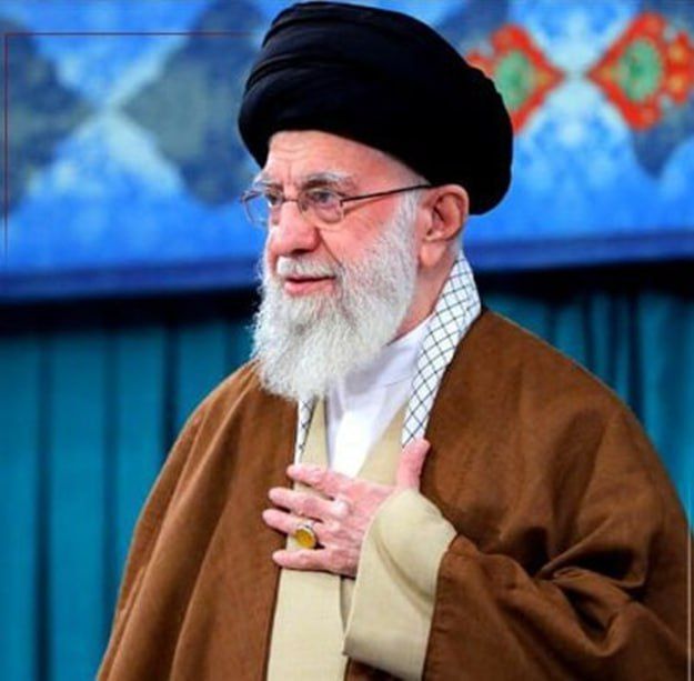 Иранское государственное телевидение официально подтвердило гибель Верховного духовного лидера аятоллы Али Хаменеи (с семьёй) во время вчерашней утренней атаки США по его резиденции