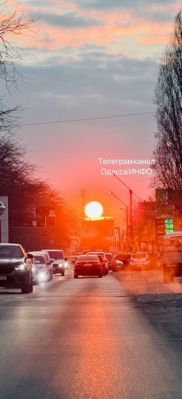 Вчера вечером невозможно было оторвать глаз от неба