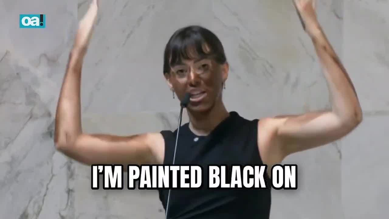 Бразильский политик Фабиана Болсонару использовала грим, чтобы показать трансгендерам, что нанесение тёмного тонального крема на лицо не делает её чернокожей, так же как операция не меняет пол