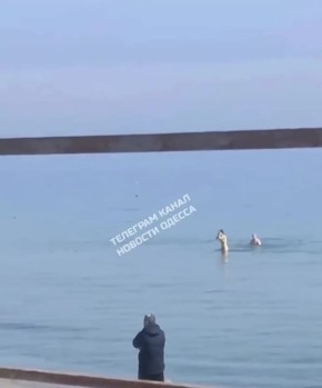 На одесском пляже уже открыли купальный сезон