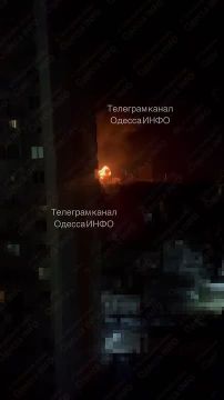 Ночная Одесса.. Пишут что Герани били по порту и аэродрому "Школьный"