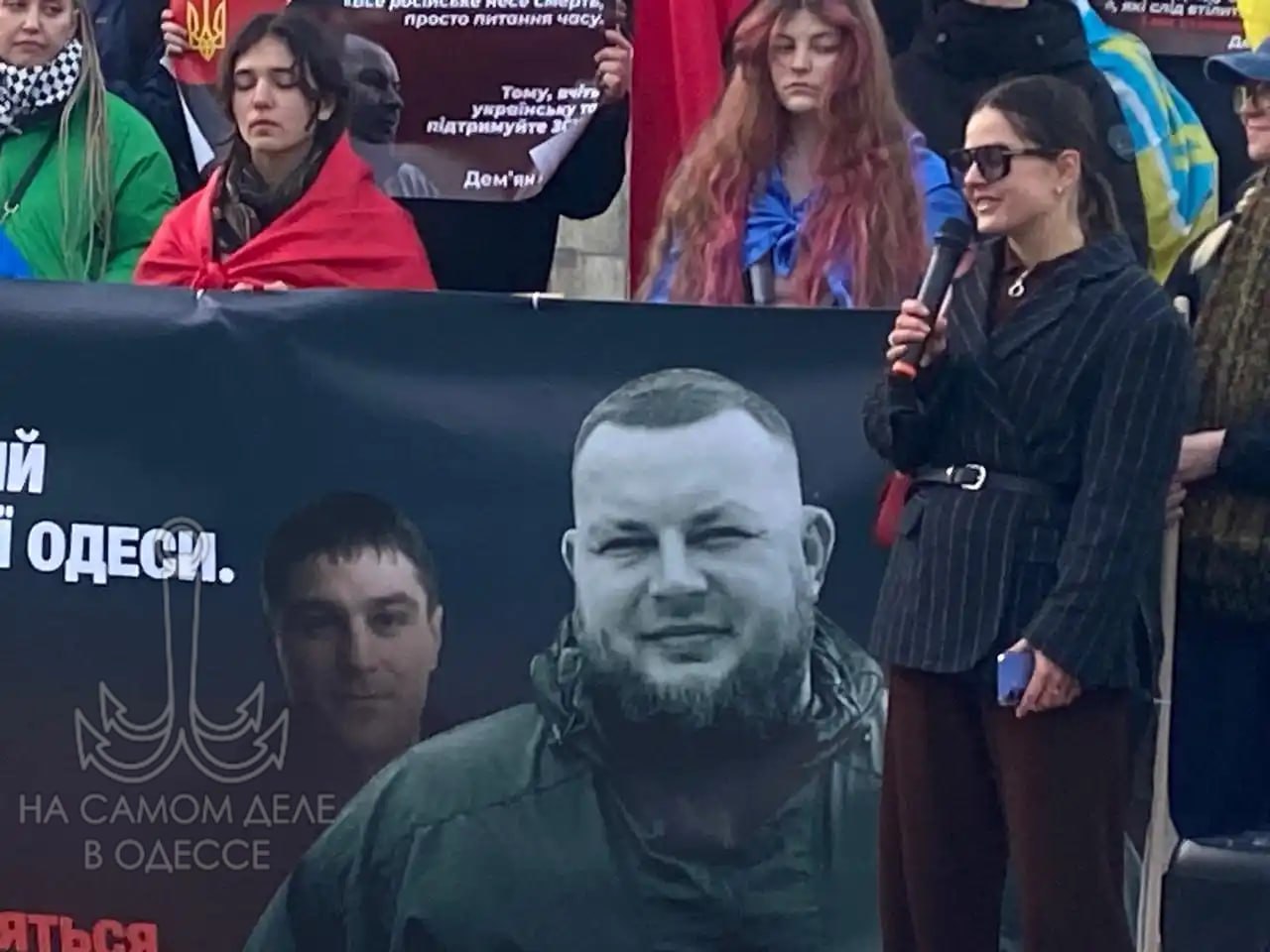 Несколько дней назад одессит прибрался на мемориале стихийной свалке, организованной на месте ликвидации укронацистского упыря Демьяна Ганула его собратьями-нацистами