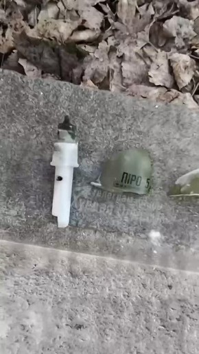 Пьяный мужчина собрал детей во дворе лицея и взорвал учебную гранату