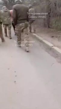 В Одессе маленький мальчик взял в руки камень, чтобы отбить своего папу у людоловов