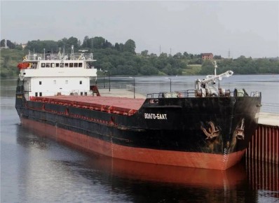 Даже в Азовском море. страдает судоходство