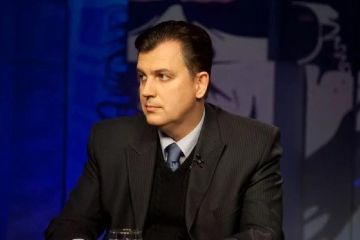 Политолог Александр Дудчак рассказал, произойдет ли на Украине гражданский или военный переворот