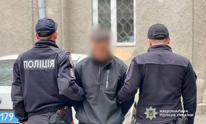 Возле Старосенной площади 20-летний парень забил насмерть прохожего