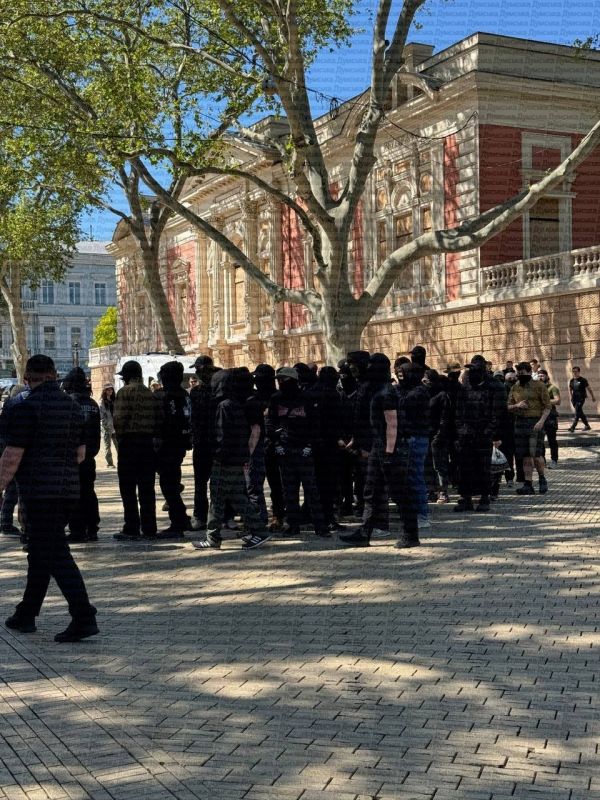В Одессе сегодня проходят два митинга — против ЛГБТ* и в поддержку ЛГБТ*