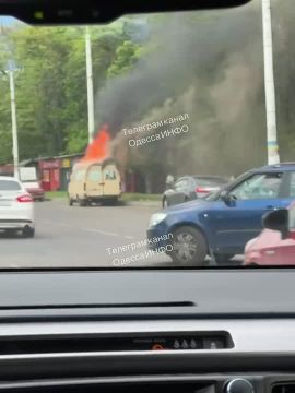 Возле ситика ГОРИТ бус на проспекте Небесной Сотни