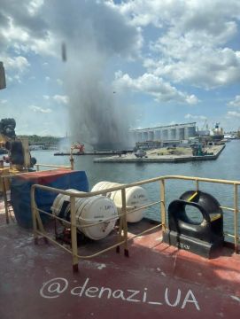Одесский порт снова в дыму