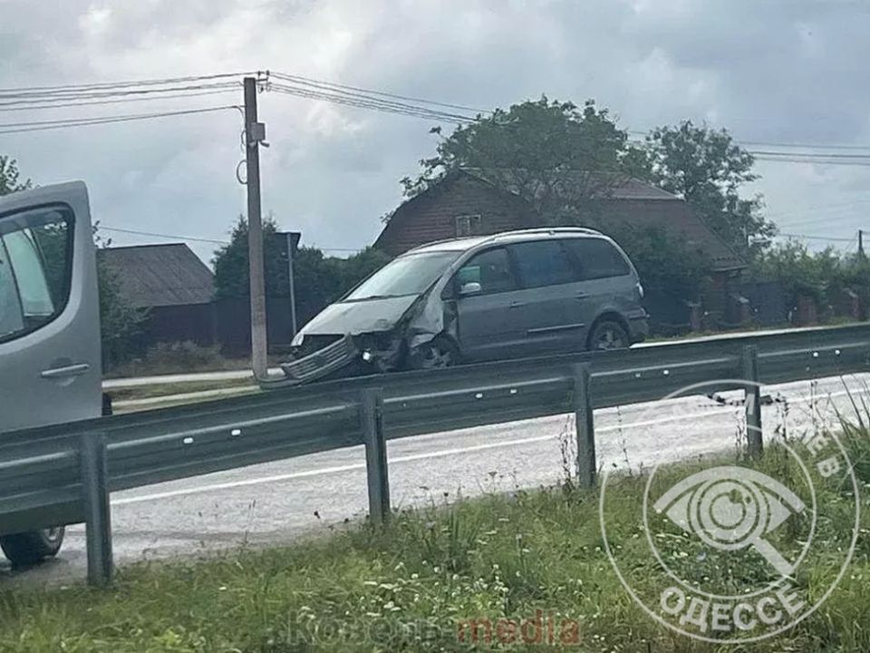 В Болградском районе Одесской области возле села Долиновка произошло ДТП с участием людоловского буса — он слетел в кювет с трассы