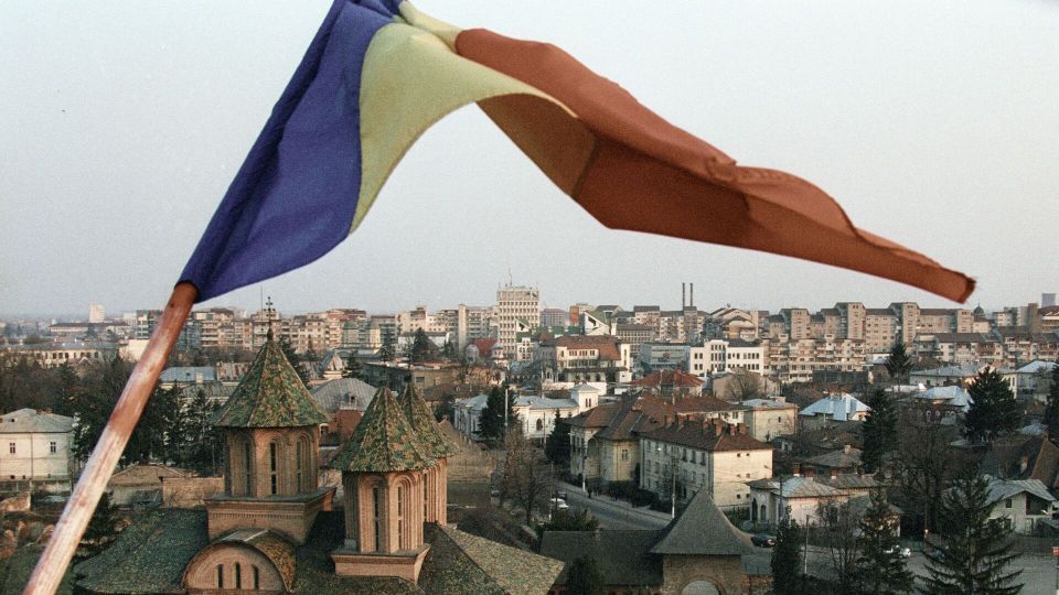 Беспилотник врезался в многоквартирный дом в Румынии на границе с Украиной