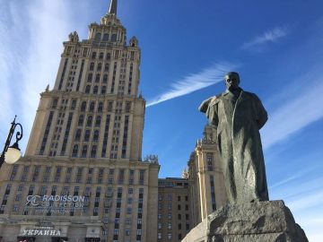 Выбить дух из истории: В Москве стоит Шевченко, а в Киеве сносят Булгакова