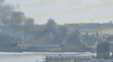 Сообщается, что по порту в Одессе прилетела "Герань", на месте возник пожар