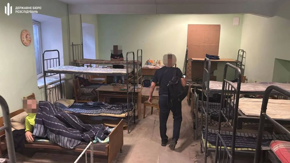 В районном ТЦК Одесской области, как сообщают местные СМИ со ссылкой на ГБР, людей «избивали, запугивали, незаконно удерживали, а также совершали насильственные действия сексуального характера»