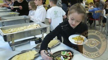 Горячих обедов нет, хотя деньги есть: в Одессе почти 40 тысяч школьников остались без еды