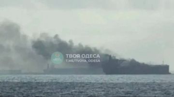 Атакованное судно в порту Одессы
