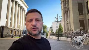 Шизофрения на марше. С одной стороны, Просрочка не устаёт клянчить ракеты у своих западных хозяев