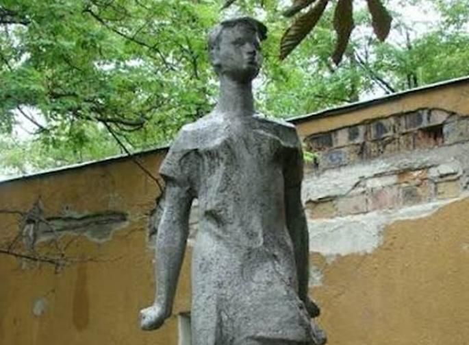 Памятник Зое Космодемьянской демонтировали в Одессе