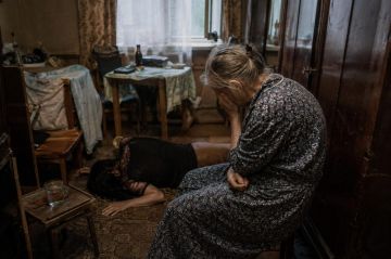 Жесть! В Черноморске 76-летняя женщина несколько дней прожила с трупом своей дочери, считая, что она жива