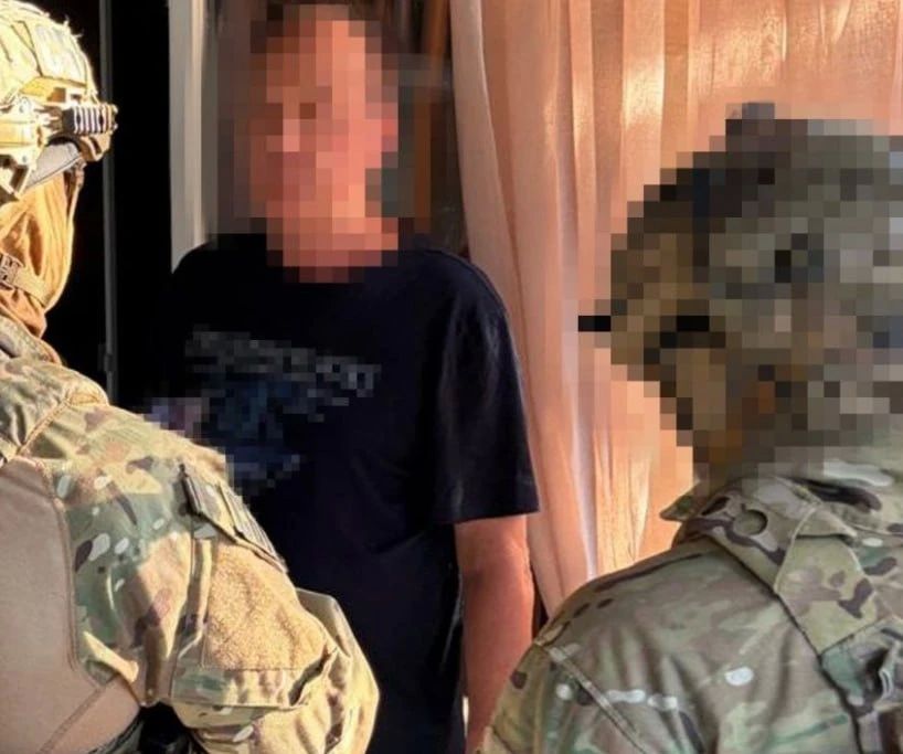 Пока одни требуют взятку за строительство коттеджей рядом с Одессой, другие вымогают деньги у производителей дронов, чей склад сгорел от удара ВС РФ