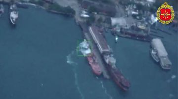 Минобороны показало кадры ударов по судам в порту Черноморск Одесской области Дроны "Герань-4 Сикер" поразили сейнер, переоборудованный для спуска безэкипажных катеров, патрульный катер, паром и сухогруз