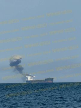Еще кадры последствия удара дронов по судам у побережья Одесской области