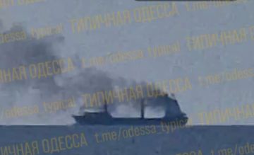 Два судна горят на рейде Одессы, сообщают местные каналы