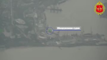 Кадры уничтожения украинских кораблей в порту "Черноморск" Одесской области и в Днепро-Бугском порту в Галицыново Николаевской области показало Минобороны РФ