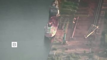 Российские военные ударили беспилотниками "Герань-4 Сикер" по сухогрузам в порту Черноморск Одесской области и украинским кораблям в Днепро-Бугском порту в Галицыново Николаевской области