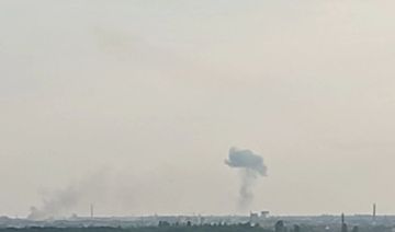 На месте прилёта поднимается дым, сообщают наши читатели с места событий