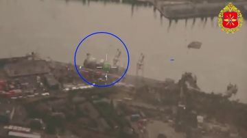 Кадры удара по контейнеровозу в одесском порту Черноморск
