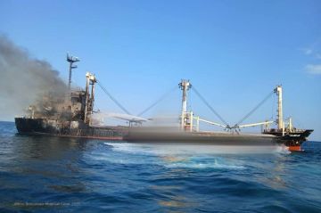 ВМС Украины опубликовали фото горящего судна в Одесской акватории