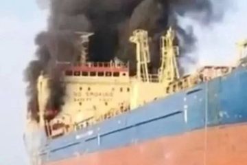 Танкер под флагом Либерии, следовавший в Украину, был поражен у берегов Румынии, — президент страны Никушор Дан