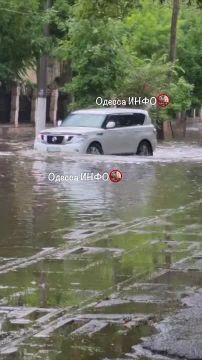 Одесса ушла под воду: из-за сильных ливней улицы города превратились в реки