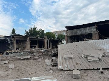 В Изюме Одесской области ВС РФ атаковали грузовое отделение "Новой почты" и склады