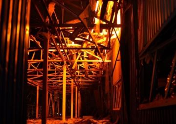 В подконтрольном Киеву Запорожье и Сумах пожары после прилётов: горят здания «Новой почты» и склады, пишут местные паблики